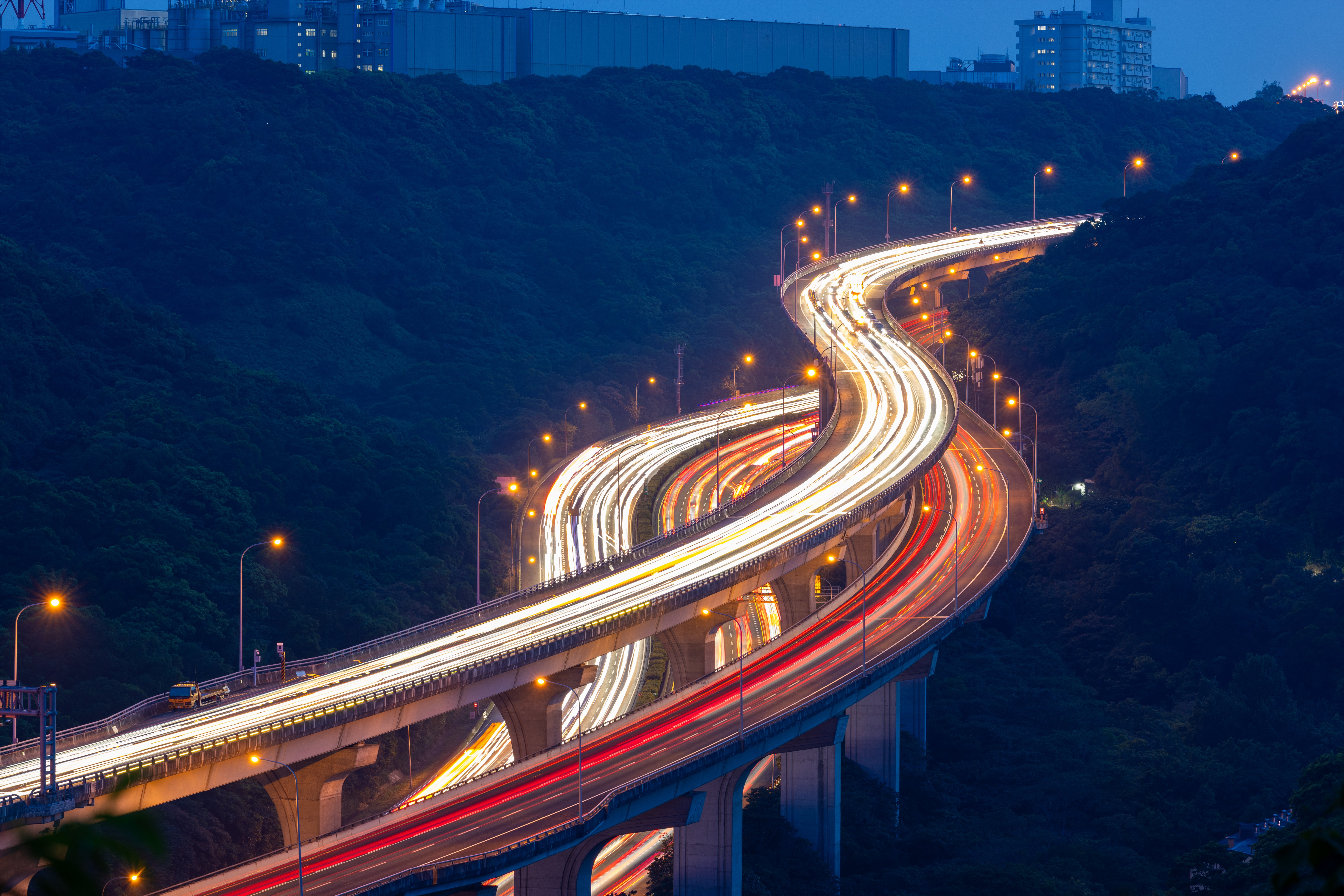 overpass-highway-though-the-city-2026-03-24-23-16-16-utc